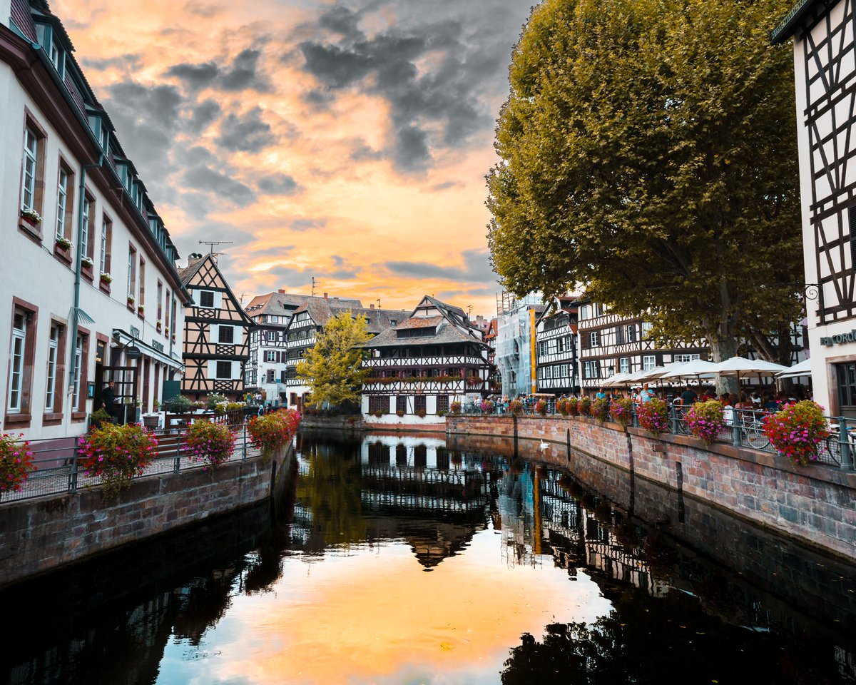 Evening in amazing Strasbourg 😍Have a faaantastic weekend everyone!! 😘
.
#strasbourg #travellife #roadtrip #weekend #adventure #traveltips #lovesunsets #follow #sunset #photography #photooftheday #travel #photograph #bucketlist #bucketlistadventures #picoftheday #lifestyle