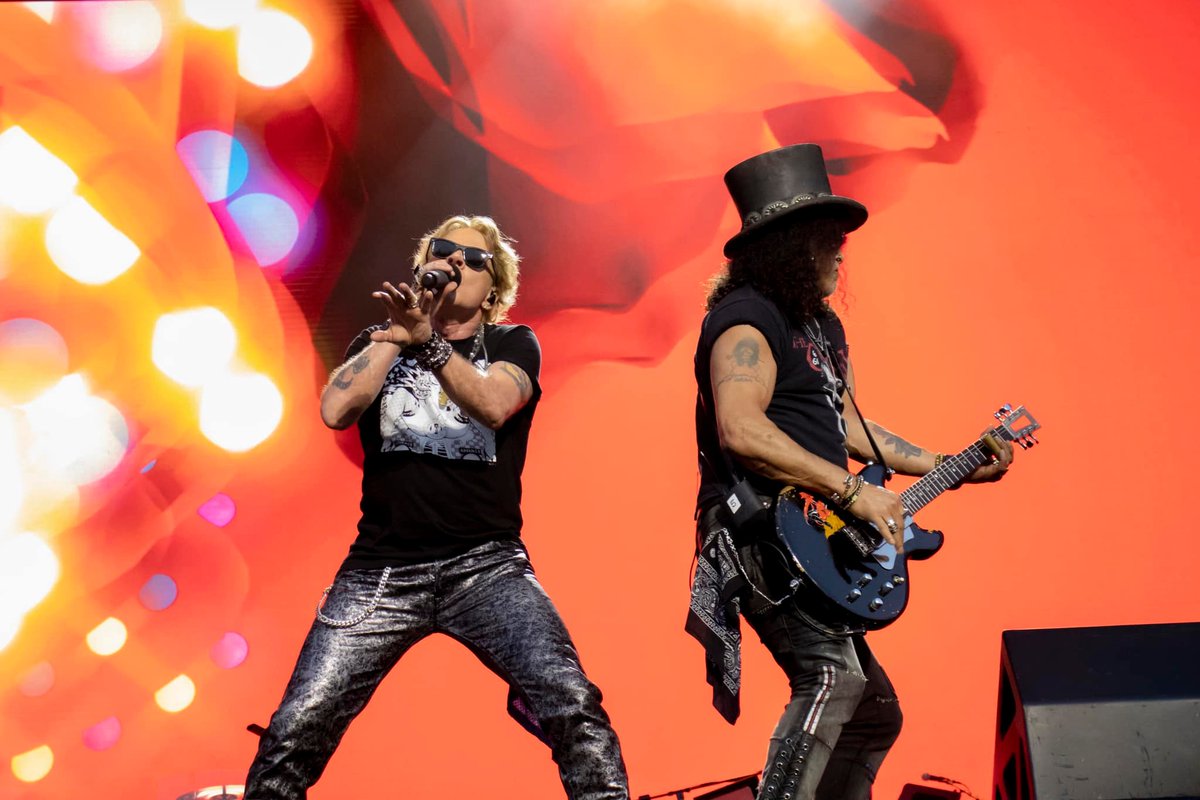 _gnrargentina's tweet photo. Estos hijos de puta están tocando el mejor setlist de su historia. Vuelvan URGENTE a la Argentina https://t.co/KIiMuur0Y4