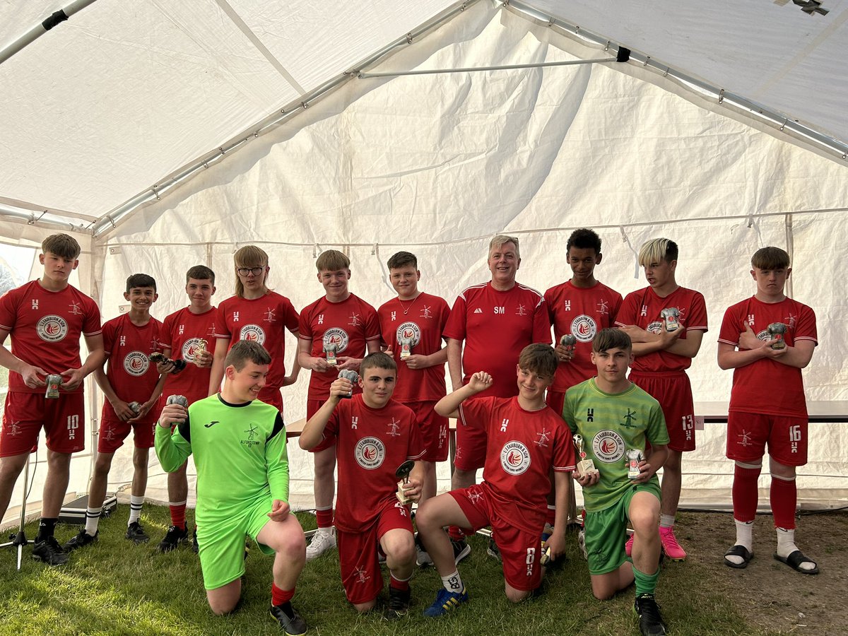 Our U15s at their presentation 
@FairburnsEggs thank you very much for your continued support over the years it’s meant a great deal