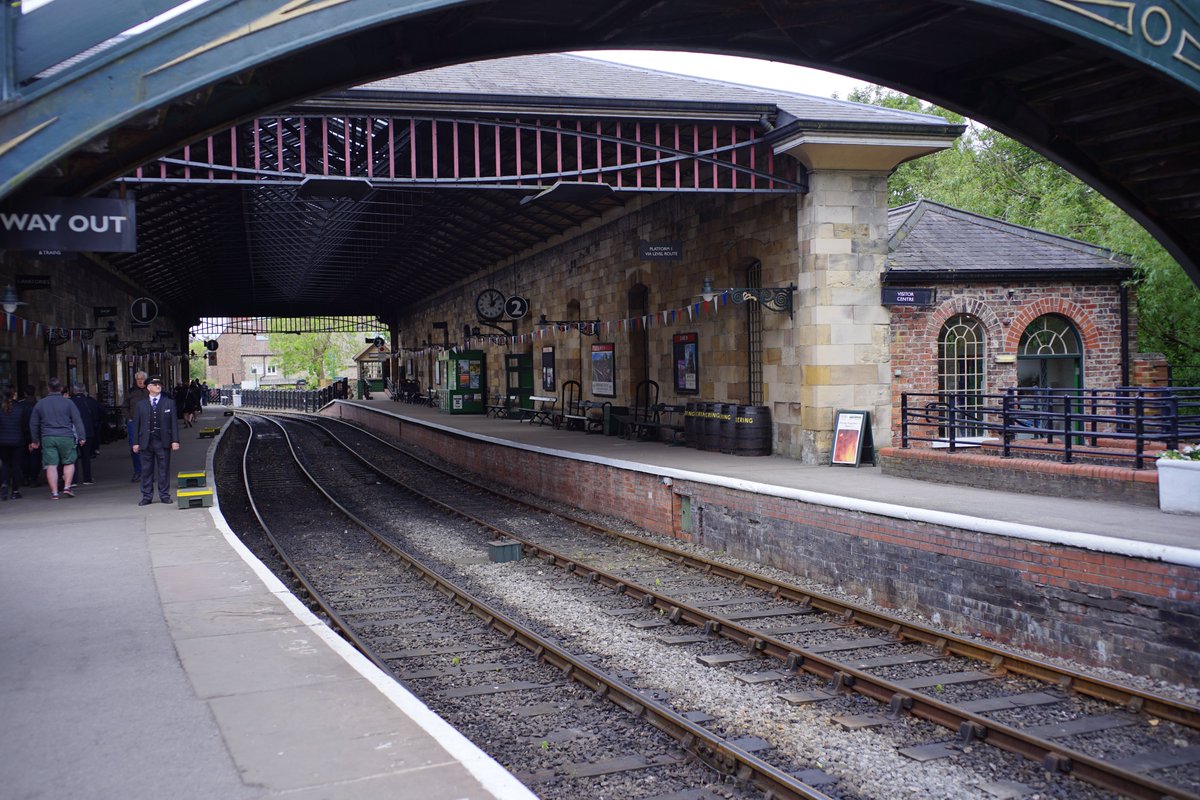 Station
この可愛い駅よ
列車が意外に長くて、先頭まで行けませんでした。
ディーゼル車が引っ張ってたはずですが。
ほぼ満員で大人気。
#NorthYorkshireMoorsRailway 
#Pickering #Yorkshire
@nymr
