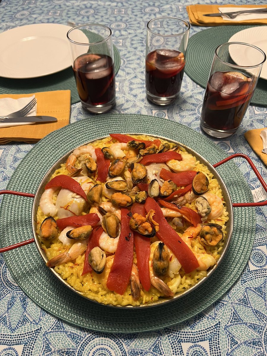 202_claudia_'s tweet photo. Olé! 😋 #ParentsVisiting https://t.co/BgL6dxNX6K