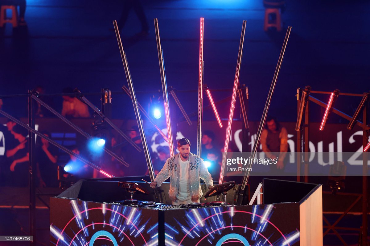 📸| @Alesso performs at the #UCLfinal

#UefaChampionsLeagueFinal