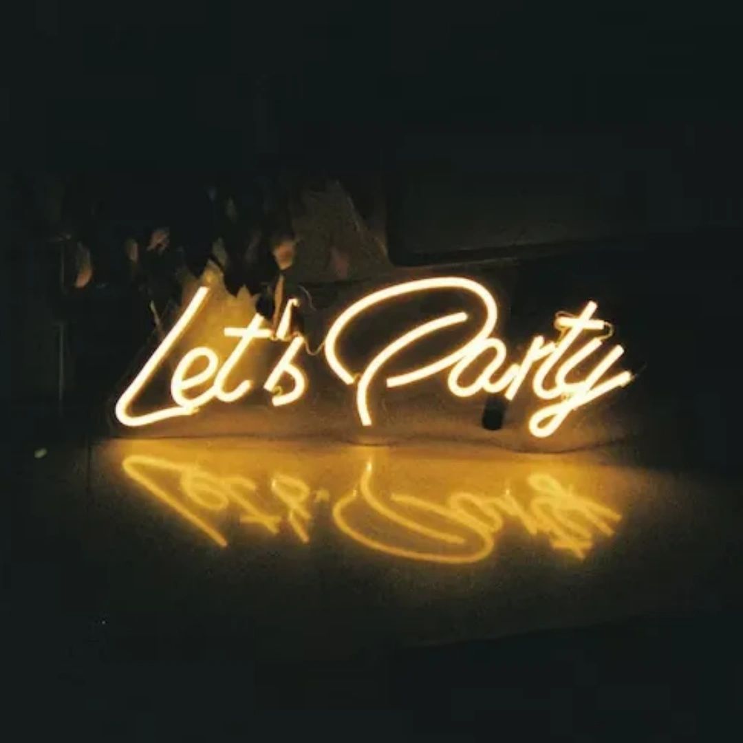 majestic_circus's tweet image. Don't let distance keep you from celebrating! Majestic Circus offers virtual celebration packages that are perfect for birthdays, anniversaries, and any other special occasion. Let us help you make your event one to remember. #FunForEveryone