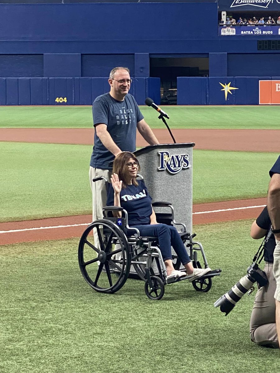 Lou Gehrig Day celebrations continued in Tampa yesterday. Thank you to the Tampa Bay  @RaysBaseball for the hospitality. Approximately 60 people from the community saw the Rays beat the Rangers. And thanks @ALSFlorida for setting it up.
#LouGehrigDay  #IAA4Lou @iamalsorg