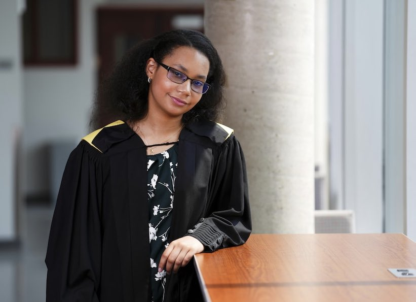 Congratulations to Canada's youngest graduate! 👏Anthaea-Grace, we have openings for graduate students in #attoscience (attoscience.ca/jobs/)! 
Read more about the impressive twelve year old bio-medical @uOttawa graduate here:
uottawa.ca/about-us/media…