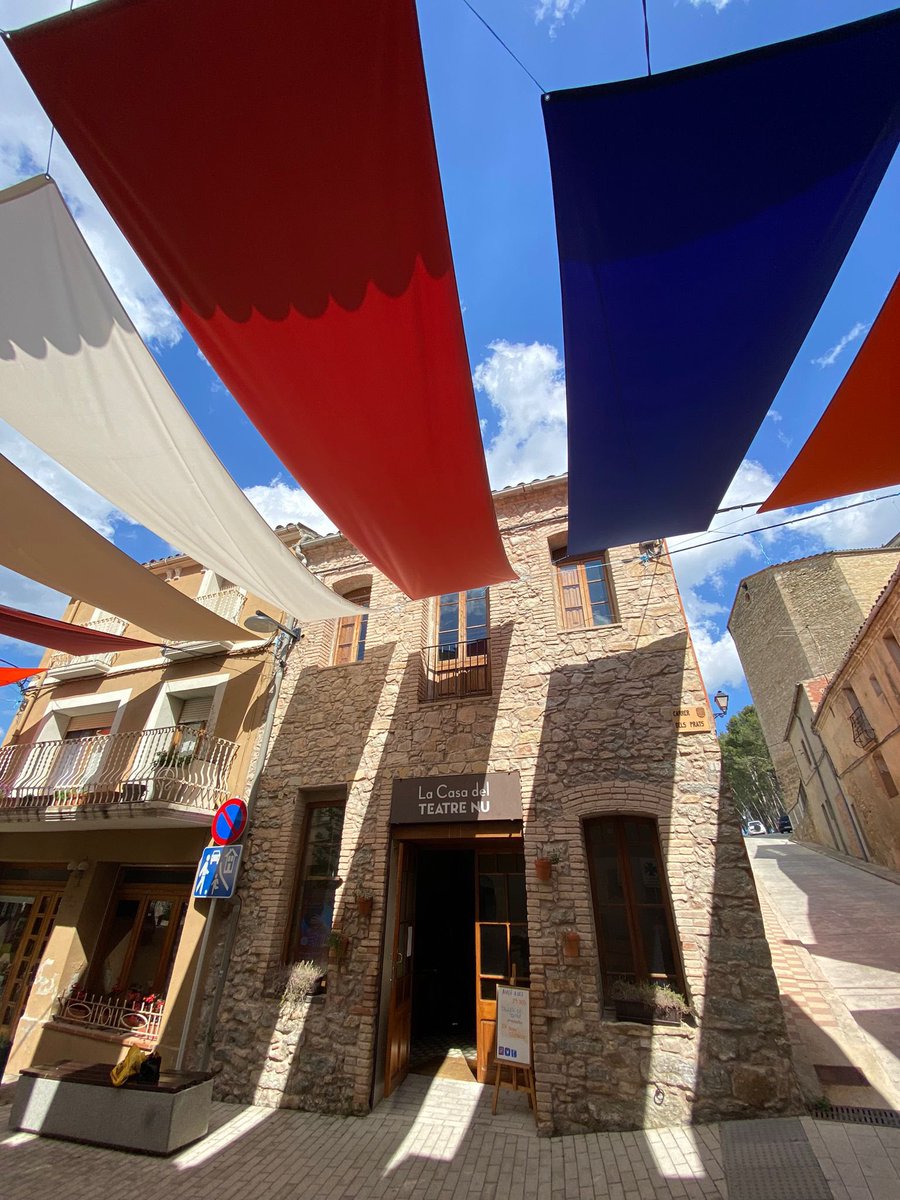 👏 Els carrers de Sant Martí de Tous es preparen per acollir el #DeLlegendes23
Ja queda menys⏱️
📅 Del dijous 29 de juny al diumenge 2 de juliol

#FestivaldeLlegendesdeCatalunya #Llegendes #teatre #santmartidetous #peratotselspublics #festival #espectacle