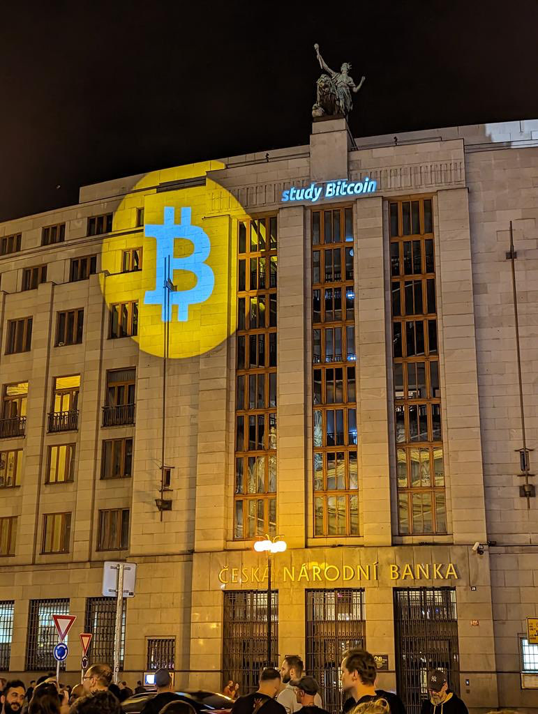BlockchainBuro's tweet photo. Study Bitcoin. ⁦@CNB_cz⁩ https://t.co/zK7DAD6LQV