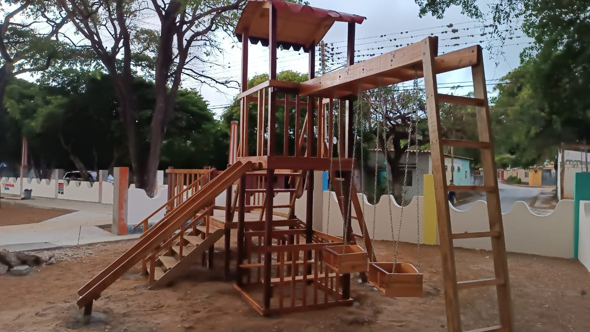 emiliorafael_'s tweet photo. ¡Obras que son amores! 

Gracias hermano presidente @NicolasMaduro por este hermoso parque biosaludable que le regaló a nuestros niños y niñas de Gómez.

¡Esta es la Venezuela positiva! 

@MVzlaBella
@JacquelinePSUV

#VenezuelaGaranteDeLosDDHH 
#GómezCunaDeLaIIIRepública https://t.co/4vqw9S62pQ