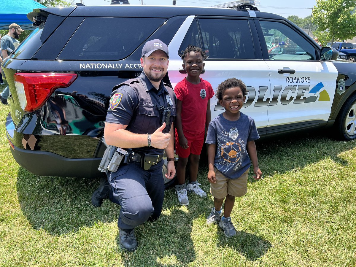 roanokepolice's tweet photo. We had a great time at the Ride and Read event today! Thank you to everyone who spoke with us, grabbed a hotdog from the RPD Grill Team, and took the opportunity to learn more about RPD.
We’re so grateful to have an engaged, supportive community. 💙
#RPDpride https://t.co/wRz1FO8811