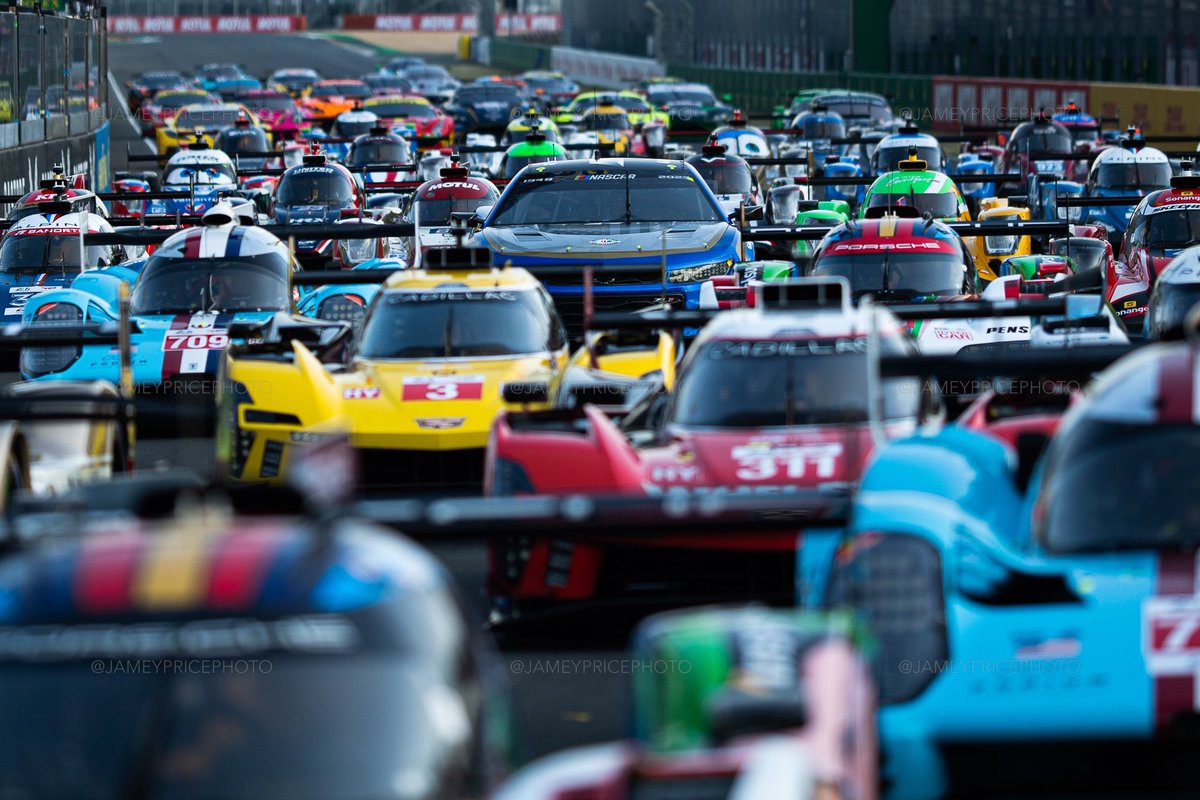 burakisci's tweet photo. Yahu kimden çıktı nascar aracını yüz yıllık organizasyona sokma fikri? Yallah oval amerika pistlerine 😁 #LeMans24 https://t.co/UsJ7bxlFFR