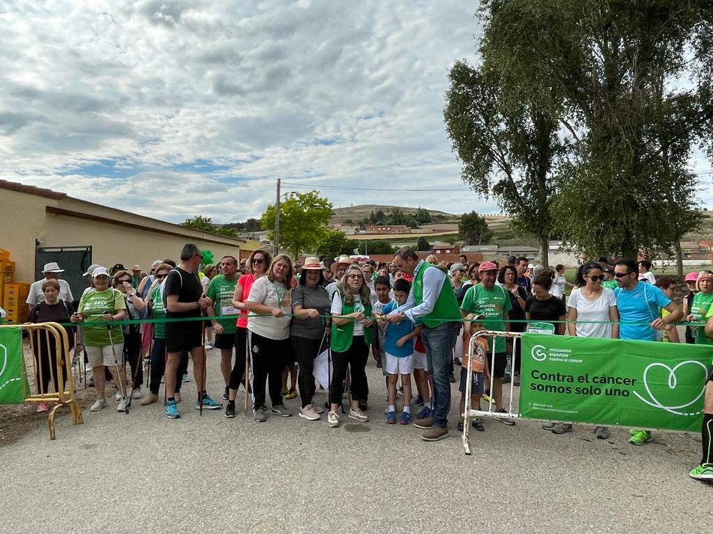 Dip_Va's tweet photo. Más de 400 personas participan en la II Marcha contra el Cáncer de Fombellida. 

El vicepresidente Víctor Alonso acompaña a los participantes en la acción a beneficio de @ContraCancerEs Valladolid. https://t.co/M6qFRpb3VU