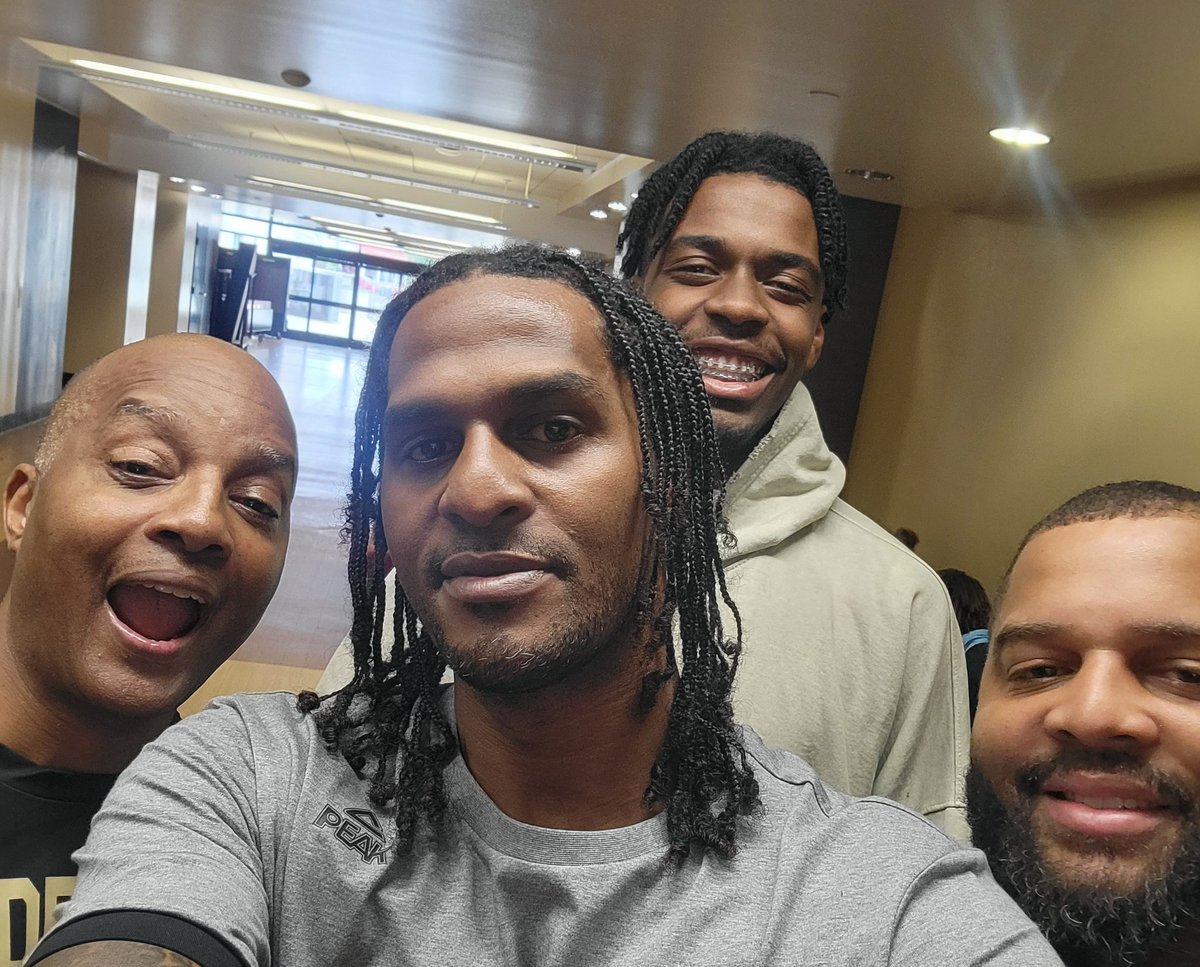 tetuck's tweet photo. Hanging out with ❤our guy @juriandixon 
#BorderBoyz https://t.co/bpw2gfI1VI