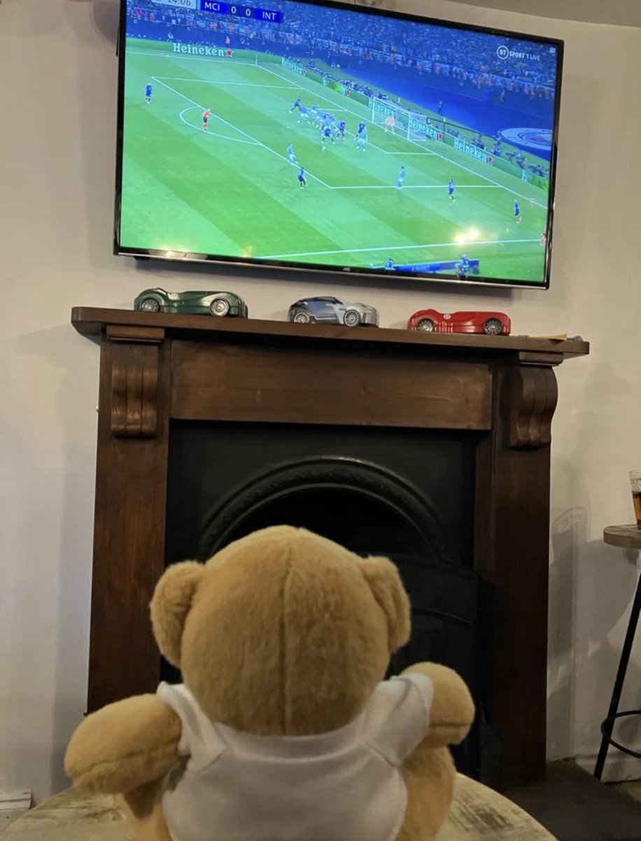 FatBoysOnTour's tweet photo. After a tough day Tiny Lives Ted chilling and enjoying the match @TinyLivesTrust https://t.co/EHPasi2ue7