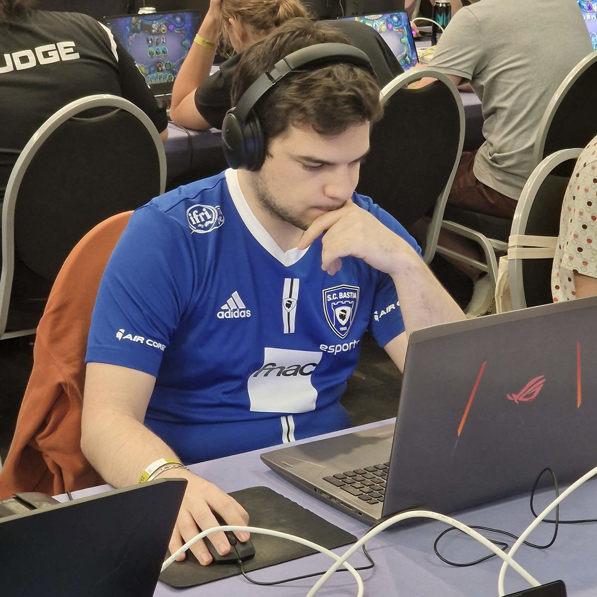SCBastiaEsports's tweet photo. 📸 Retour sur cette première journée de la #SLYLAN pour nos joueurs #Hearthstone.

🔥@Sindo_HS et @AyRoK_HS sont tous les deux qualifiés pour la J2 demain ! https://t.co/pnHdbtntw6