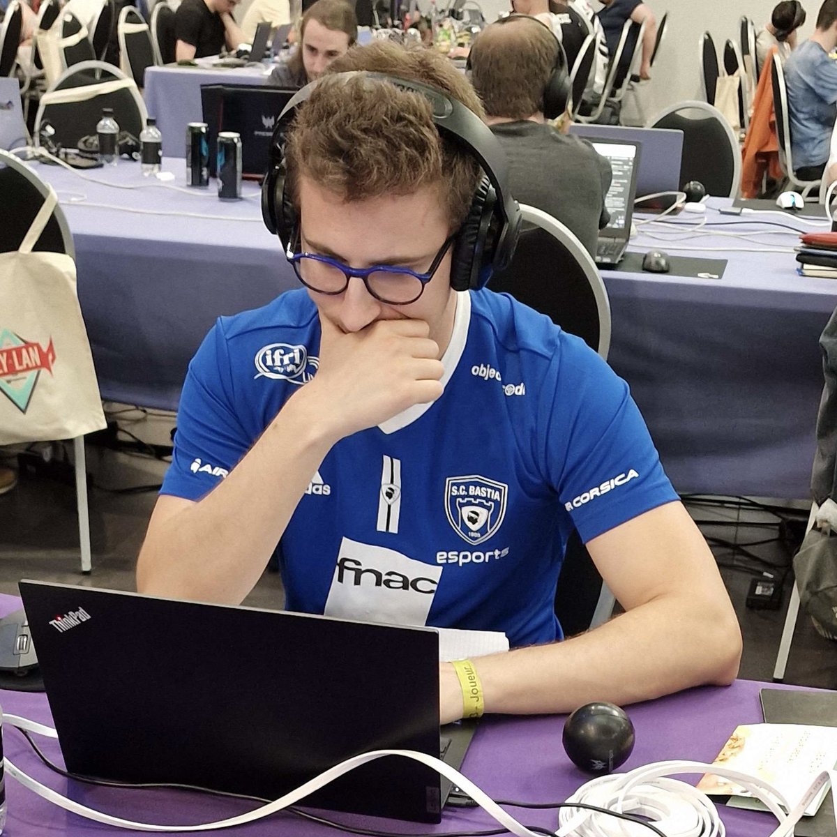SCBastiaEsports's tweet photo. 📸 Retour sur cette première journée de la #SLYLAN pour nos joueurs #Hearthstone.

🔥@Sindo_HS et @AyRoK_HS sont tous les deux qualifiés pour la J2 demain ! https://t.co/pnHdbtntw6