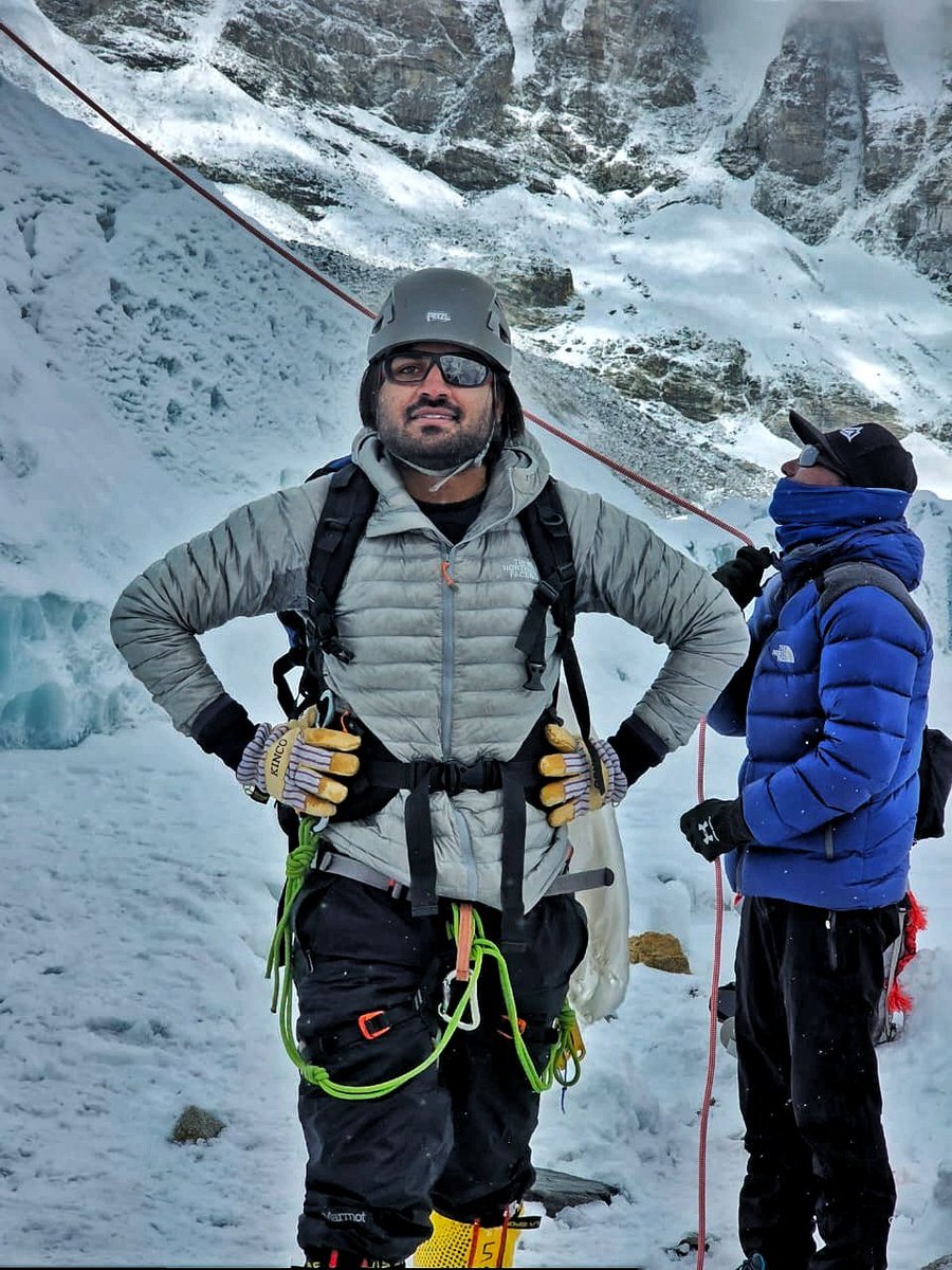 asadmnpak's tweet photo. Nothing Just chilling with half broken glasses ๐
.
.
.
.
.
.
#everest2023 #AsadMemon #everestbasecamp #motivation #climbing #pakistani #recent #nepal #mountains #iceclimbing #ProjectLimitless https://t.co/ziLWAnGctb