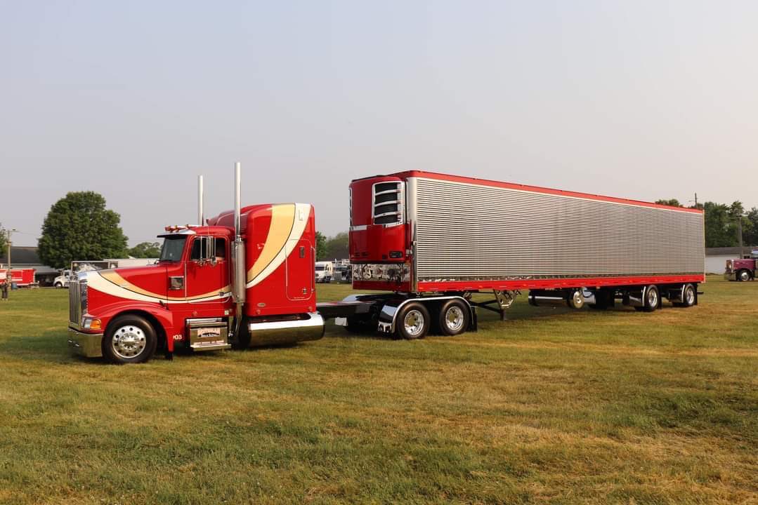 Wowwww!! That’s one badd 377!

Carl D on the 📸

#thedirtyoldtrucker #oldtrucks #oldschooltrucks #oldschooltruckers #oldschooltrucking #retrotruckin #peterbilt #peterbilttrucks #peterbilt377