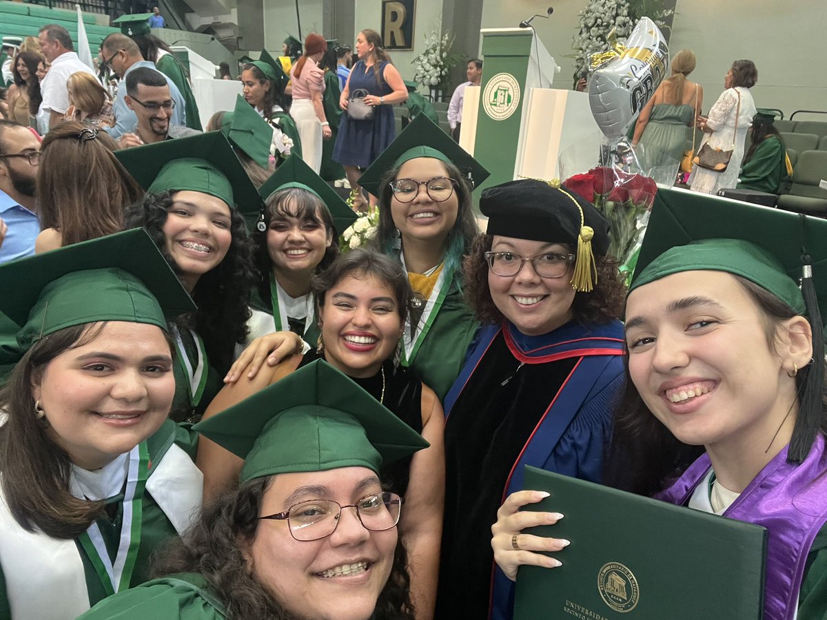 CuaRum's tweet photo. ¡Muchas felicitaciones a nuestrxs CUAtes graduadxs de @uprm!¡Que vivan les estudiantes! #porlajusticiaeducativa #cua #equipocua https://t.co/CgxlLIjmLf