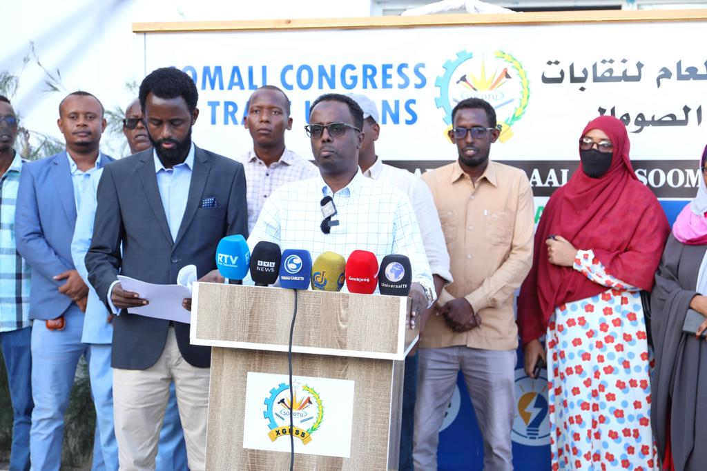 soomaliteachers's tweet photo. Xiriirka Guud ee Ururrada Shaqaalaha Soomaaliyeed (SOCOTU) waxa uu ka walaacsan yahay Barnaamijka shaqo Hufan ee dalka Soomaaliya (DWCP) oo ay saxiixday Wasaaradda Shaqada iyo Arrimaha Bulshada ee Jamhuuriyadda Federaalka Soomaaliya (MOLSA)” https://t.co/8zNw3M2mfk
