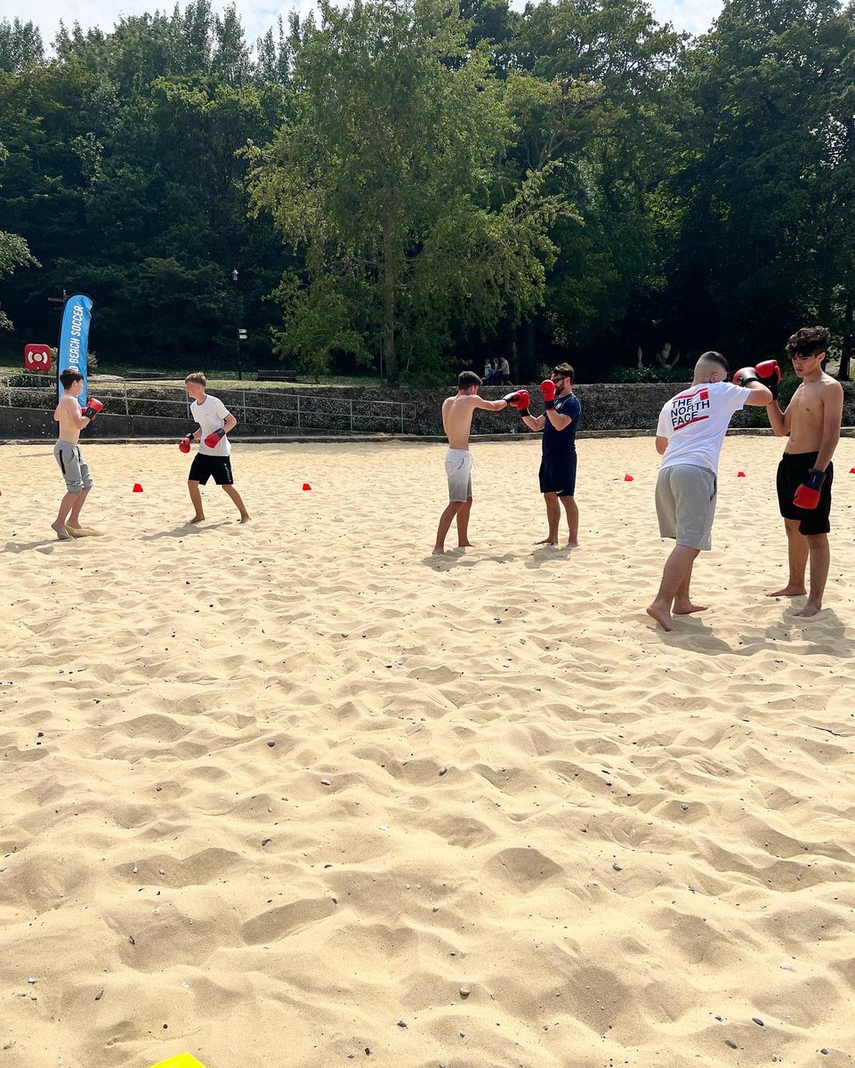More community engagement work today on the sand with boxing 🥊 and beachsoccer ⚽️ #stayactive #wightwave #boxing #beachsoccer @IOWYouthTrust <a href="/IOW_Boxing/">Isle of Wight Boxing</a> <a href="/IOW_BeachSoccer/">IOW Beach Soccer</a> <a href="/RydeTownCouncil/">Ryde Town Council</a>