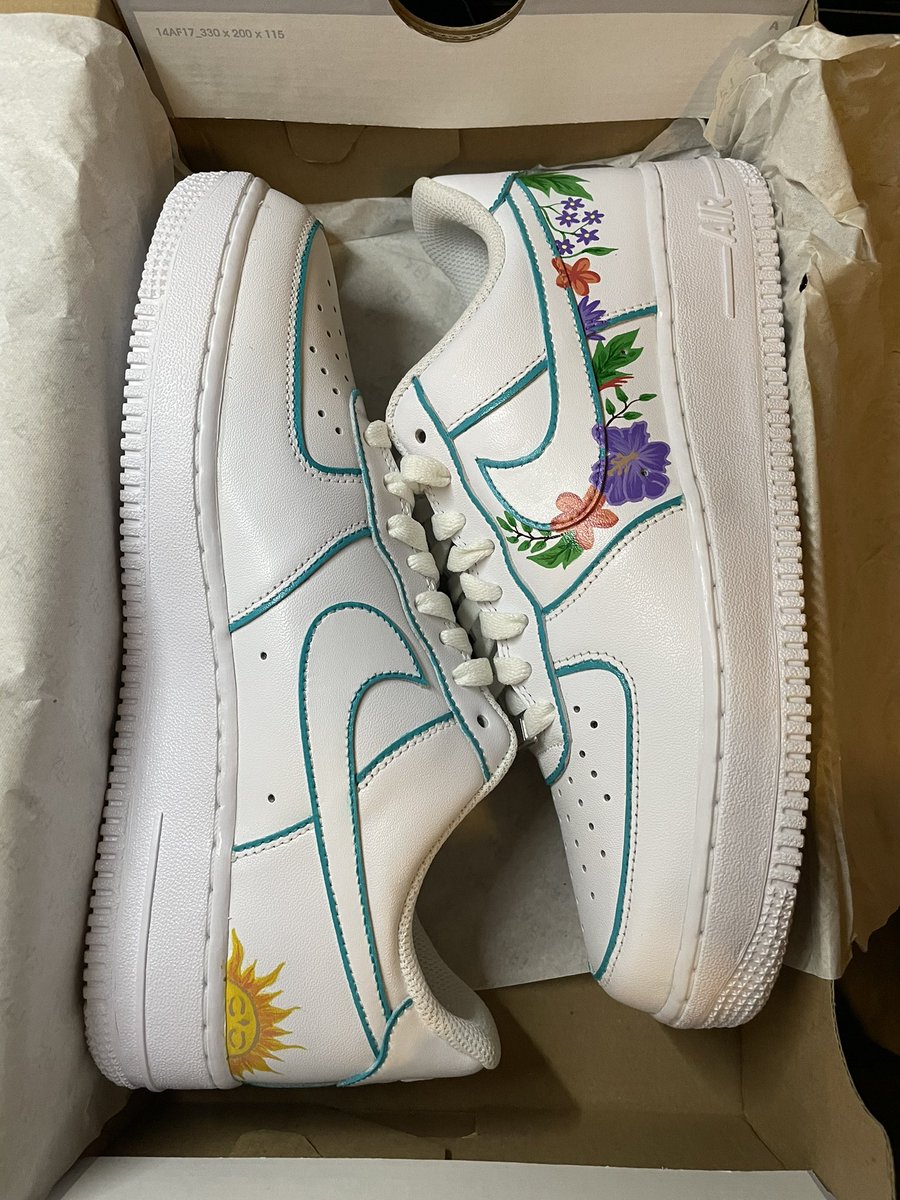 beccasdesignstx's tweet photo. Tropical Flower Print with Sun and Koi Fish ☀️🌺

#beccasdesigns #art #artist #nike #af1 #shoes #custom #smallbusiness #lubbock #dfw #txtech #giftideas https://t.co/KrxAJQc2En