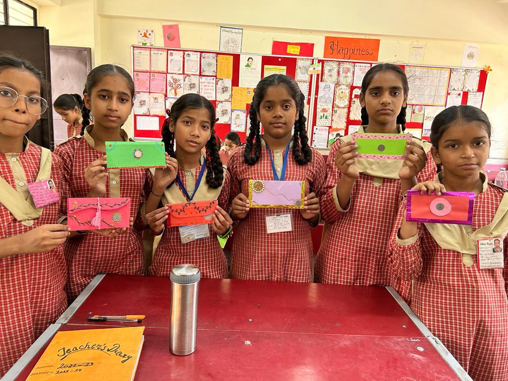 G1515030's tweet photo. You don't learn to walk by following rules. You learn by doing, and by falling over-Richard Branson
Here glimpse of students’ learning by doing over and again..
@AtishiAAP @gupta_iitdelhi 
@Dir_Education @Lalit_2Help #education #unity #strength 
#missionbuniyaad https://t.co/XIqpmgBLSY