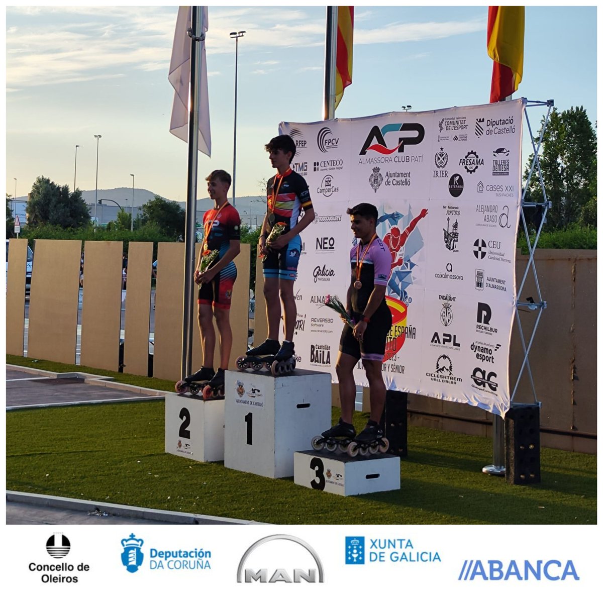 SCD_RABADEIRA's tweet photo. 4 medallas conseguidas por nuestros chicos en el primer día de competición del Campeonato de España.
Andrea: medalla bronce en 100m.
Xoel: medalla bronce en 100m.
Raul: campeón de España en 8000 puntos.
Manu: campeón de España en 15000 eliminación.
#PoderAzul #EquipoRabadeira https://t.co/3OAmNlm5AS