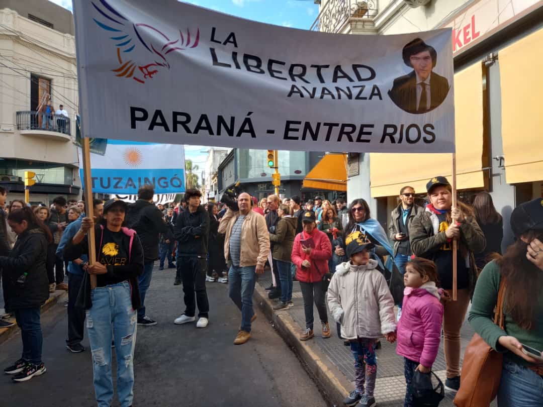 becafleitasok's tweet photo. Amo esta locura que genera @JMilei 
No lo vas a ver con ningún político chorro.
Paraná - Entre Ríos 10/06/23 https://t.co/4FcptRNRhG