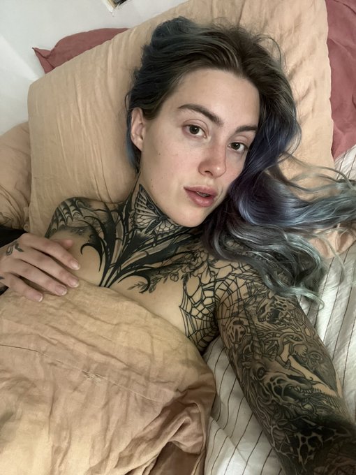 Day dreaming of all the things I could put in my ass 😍🍆💦 https://t.co/DgGingbvuZ