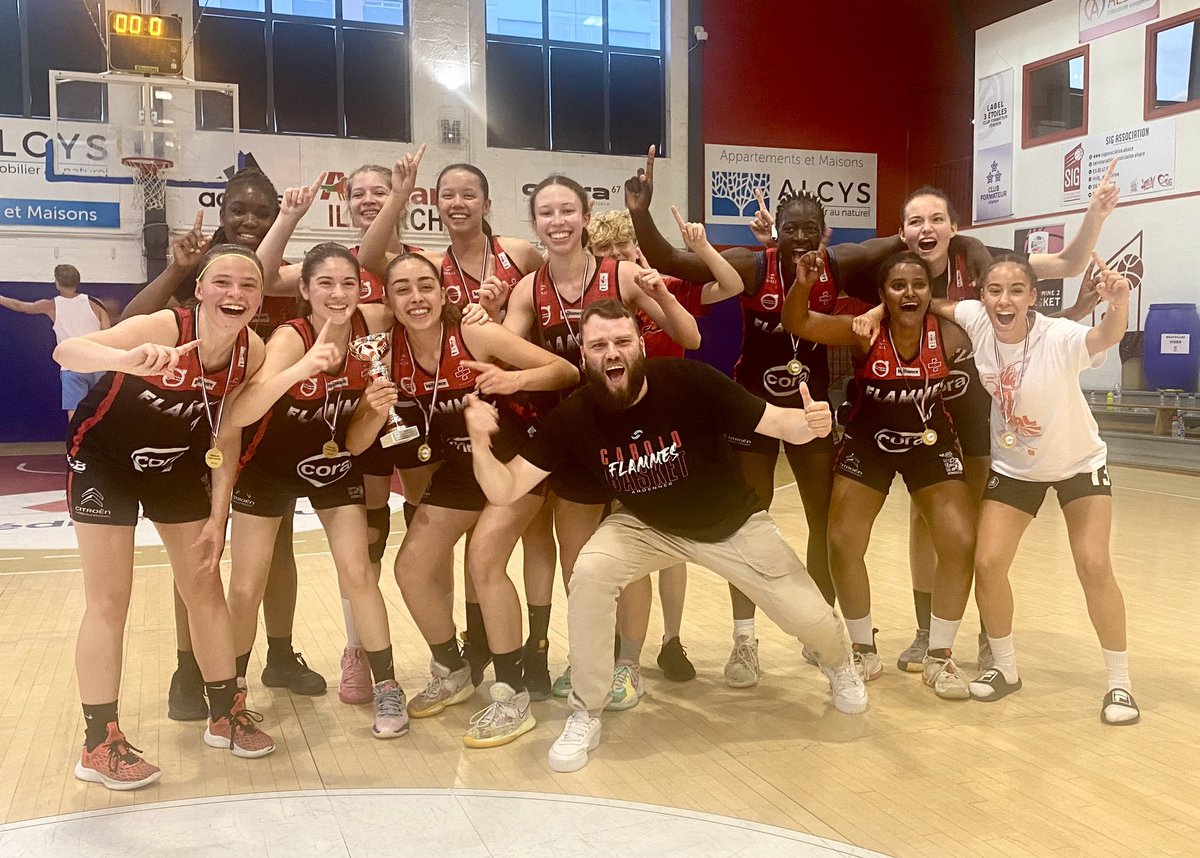 FlammesCarolo's tweet photo. 🏆 Elles s’en sont données les moyens et viennent d’être récompensées.
Les U18 de l’association des Flammes décrochent la coupe 𝗱𝘂 𝗚𝗥𝗔𝗡𝗗 𝗘𝗦𝗧 face à Strasbourg (52-73) ‼️

#FabriqueDeChampionnes🔥 https://t.co/uCFz7zK1NA