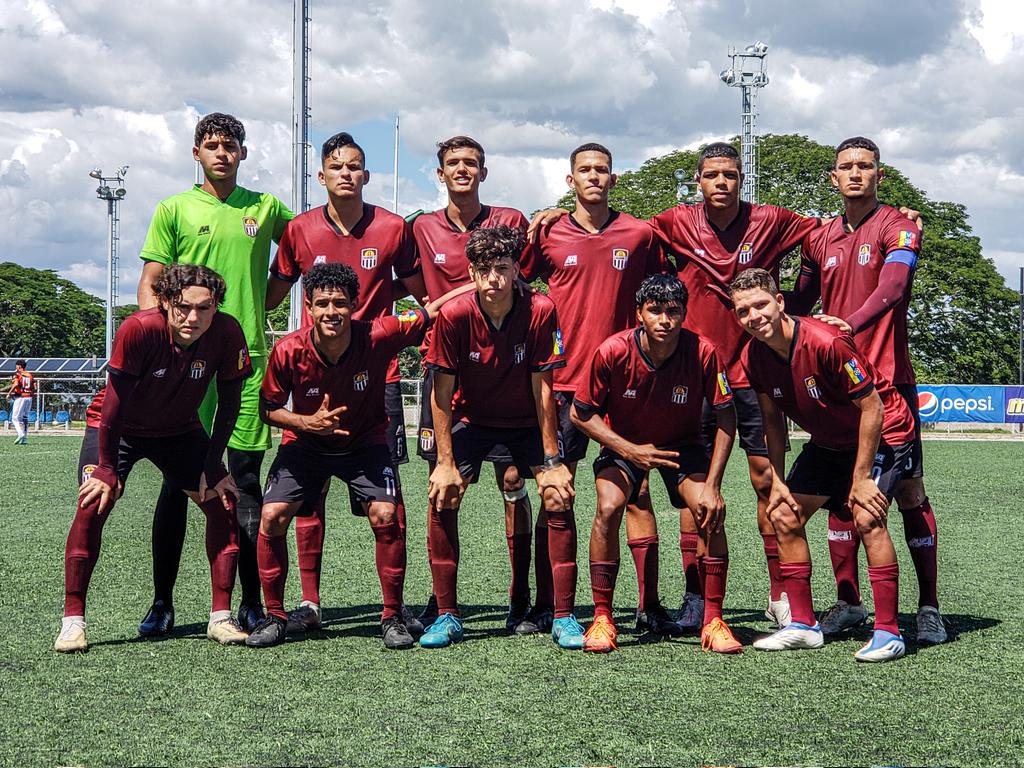 📸 ¡El XI Inicial! 

#CaraboboFC 0-0 @PFCanteras

#Sub20 | J13 
#CanteraGranate 🇱🇻 
#LigaFUTVEJunior 🇻🇪