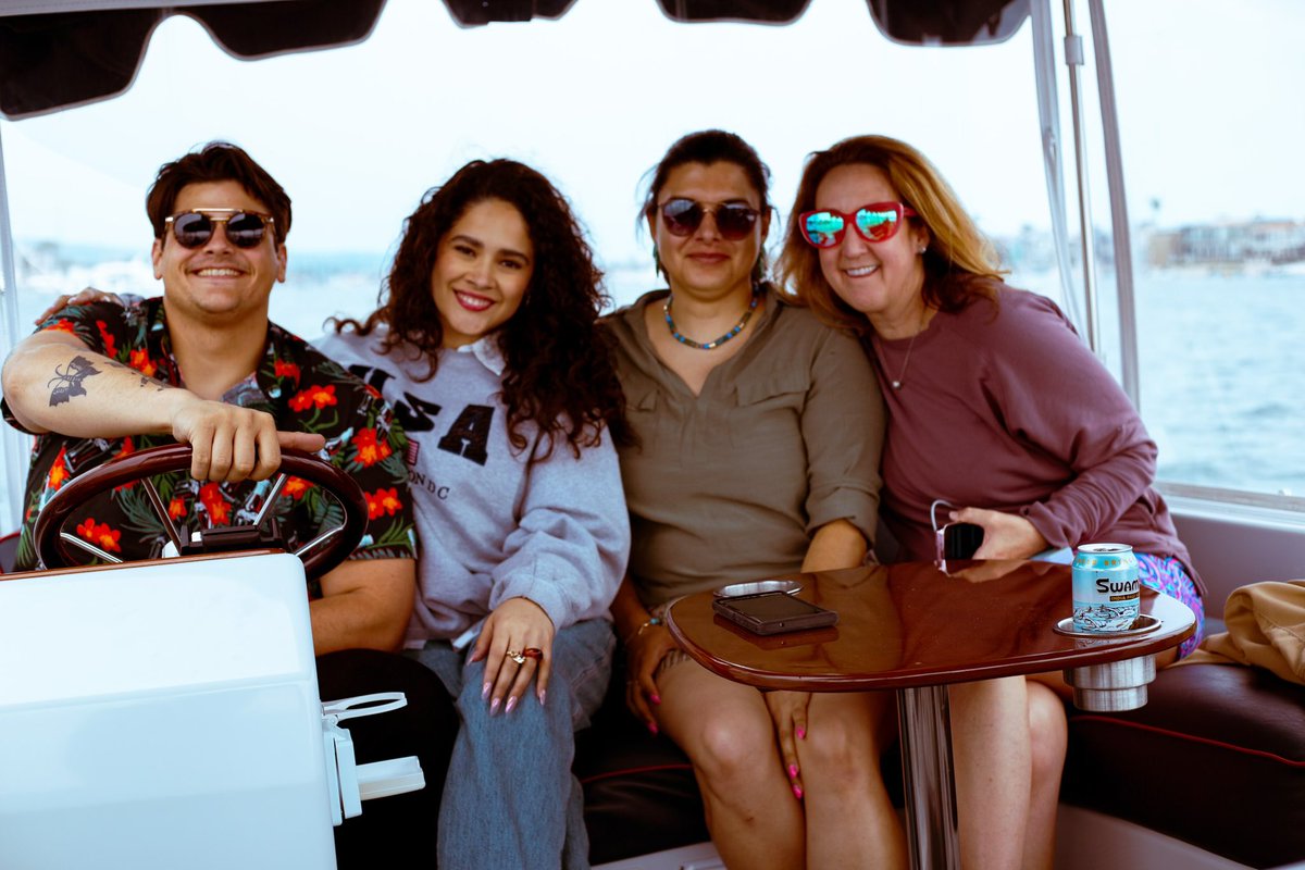 jayher17's tweet photo. A bunch of mensches boating it up. #lamily https://t.co/inKu6W6Zoj