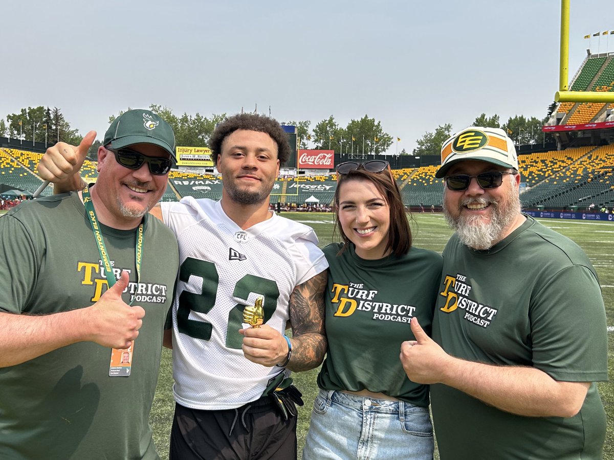 Finally got to give <a href="/Godschild4L/">Shannon Brooks</a> his #JimmyGaines award! Congrats Shannon! He was really appreciative for the award!
