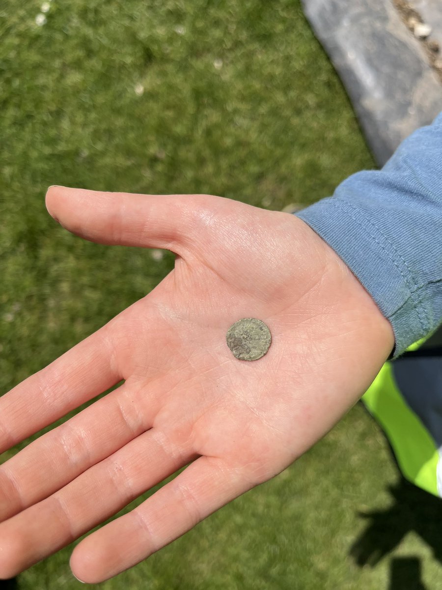 wizardofphysics's tweet image. What an amazing experience. My daughter only went and found a 320AD Roman coin at the priory park archaeological dig with Chichester YAC.