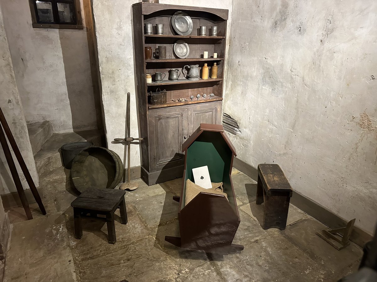 drdan_o's tweet photo. Galleries of @MuseumofLondon - Sailortown: Camels in Bignold’s animal emporium, a sawfish skull in the lodging house, drunken paper soldiers at the printseller’s and the curious house which I notice they a lot of people miss right near the end  #MoLD20 https://t.co/730rqAiioX
