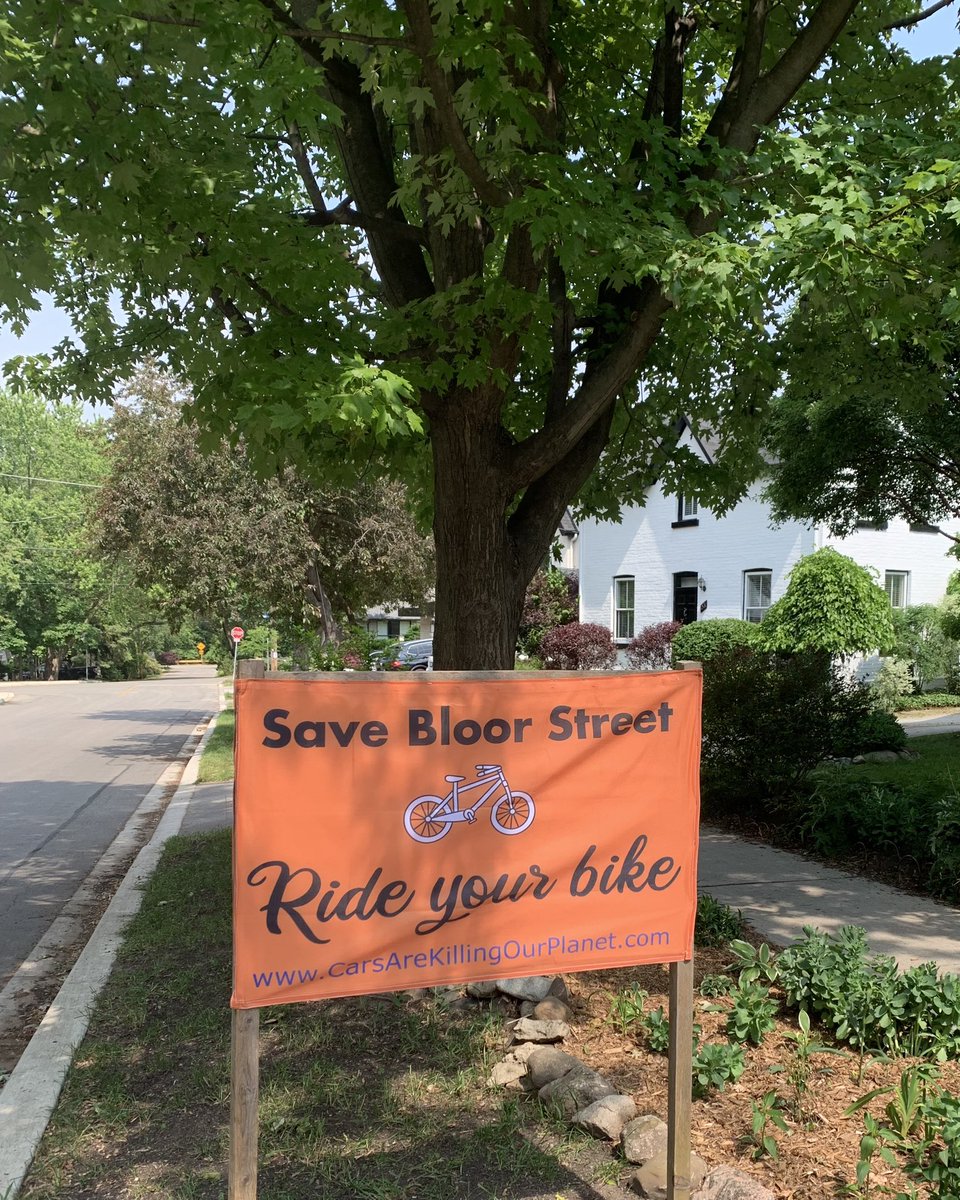 Ruthless_in_TO's tweet image. I was tired of my privileged Kingsway neighbours erecting “Save Bloor St. No More Bike Lanes” signs so I have an erected an alternative message.  Domain name up for grabs if you like the ring of it.  @BikewaysTO 
@BellsOnBloor
@BikeTO
@BikeMonth
@CycleToronto