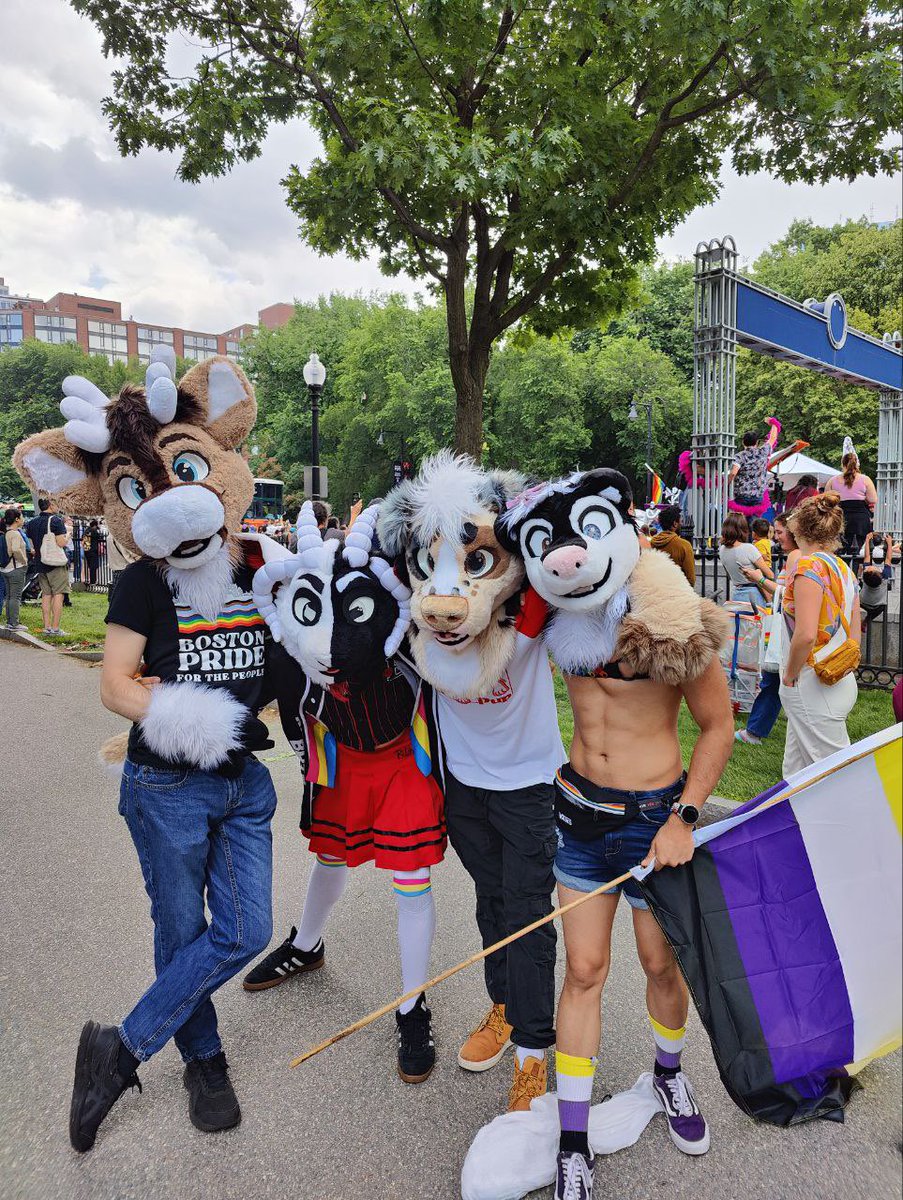 Y’all Boston Pride was so cool! Can’t wait for next year 🥳🏳️‍🌈🏳️‍⚧️

#BostonPrideForThePeople