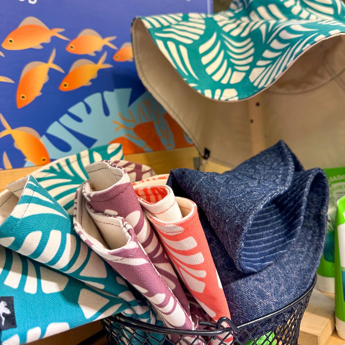 Hey #RVA it's going to be sunny this weekend! We have a few things to help you out 🌞 @badgerbalmUSA and Hats for Healing will keep you protected under the sun.
#organicskincare #ellwoodthompsons #healthfoodstore #richmondva #carytownva #sunprotection #badgerbalm #wearahat