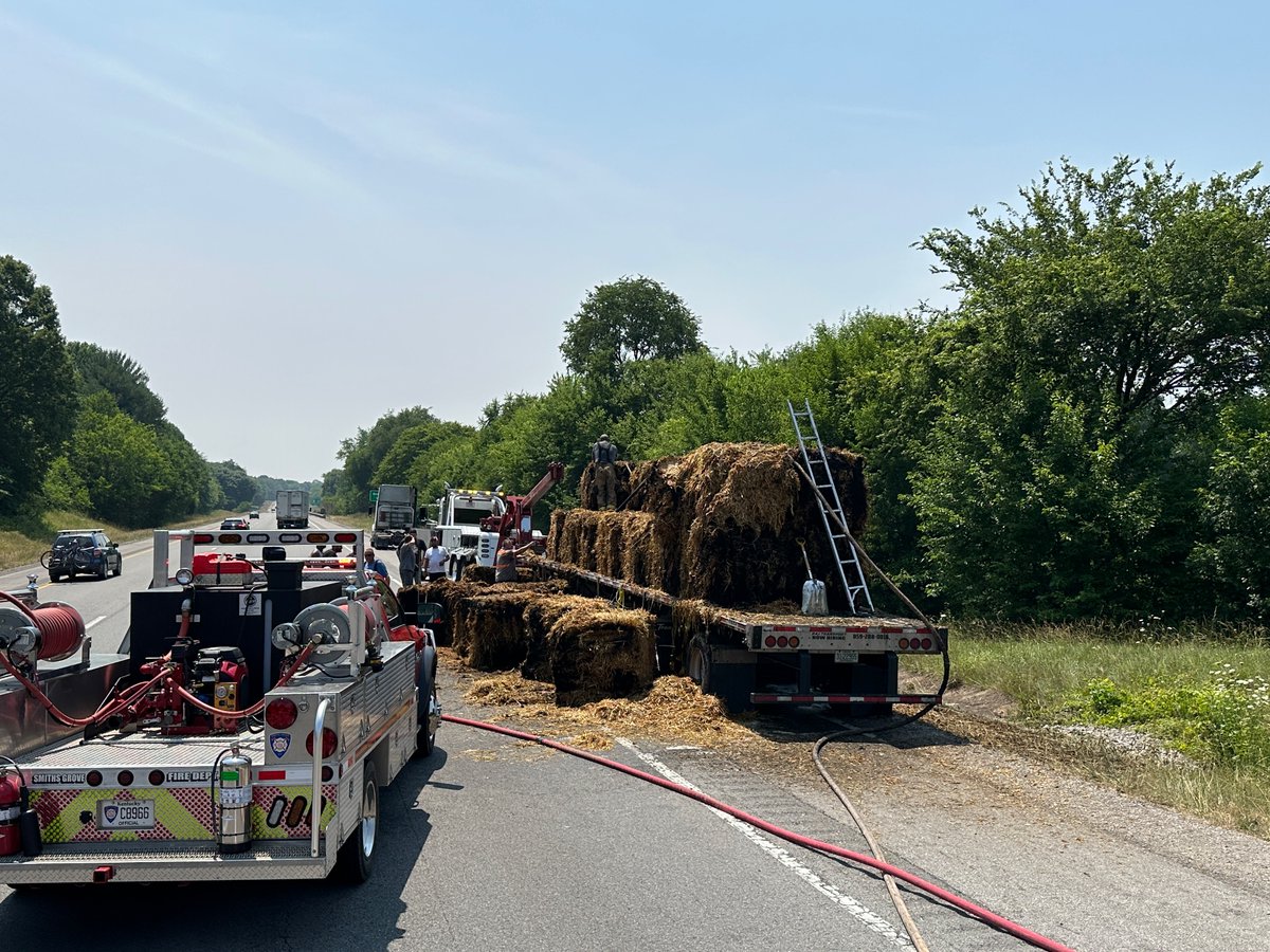 smiths_fire's tweet photo. Smiths Grove and Gott Fire Department on scene of fire on I65 at the 33mm South. Down to 1 lane of traffic. Use caution in area. https://t.co/ke2GfOB7aQ