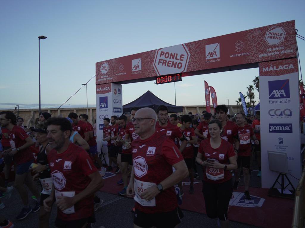 El alcalde, <a href="/pacodelatorrep/">Paco de la Torre</a>, ha asistido esta tarde a la salida de la Carrera Solidaria Ponle Freno Málaga, organizada por <a href="/CompromisoAtres/">CompromisoAtresmedia</a> y <a href="/FundacionAXA/">Fundación AXA</a>, que ha tenido lugar en la Terminal B de Cruceros. La recaudación va destinada a las víctimas de accidentes de tráfico