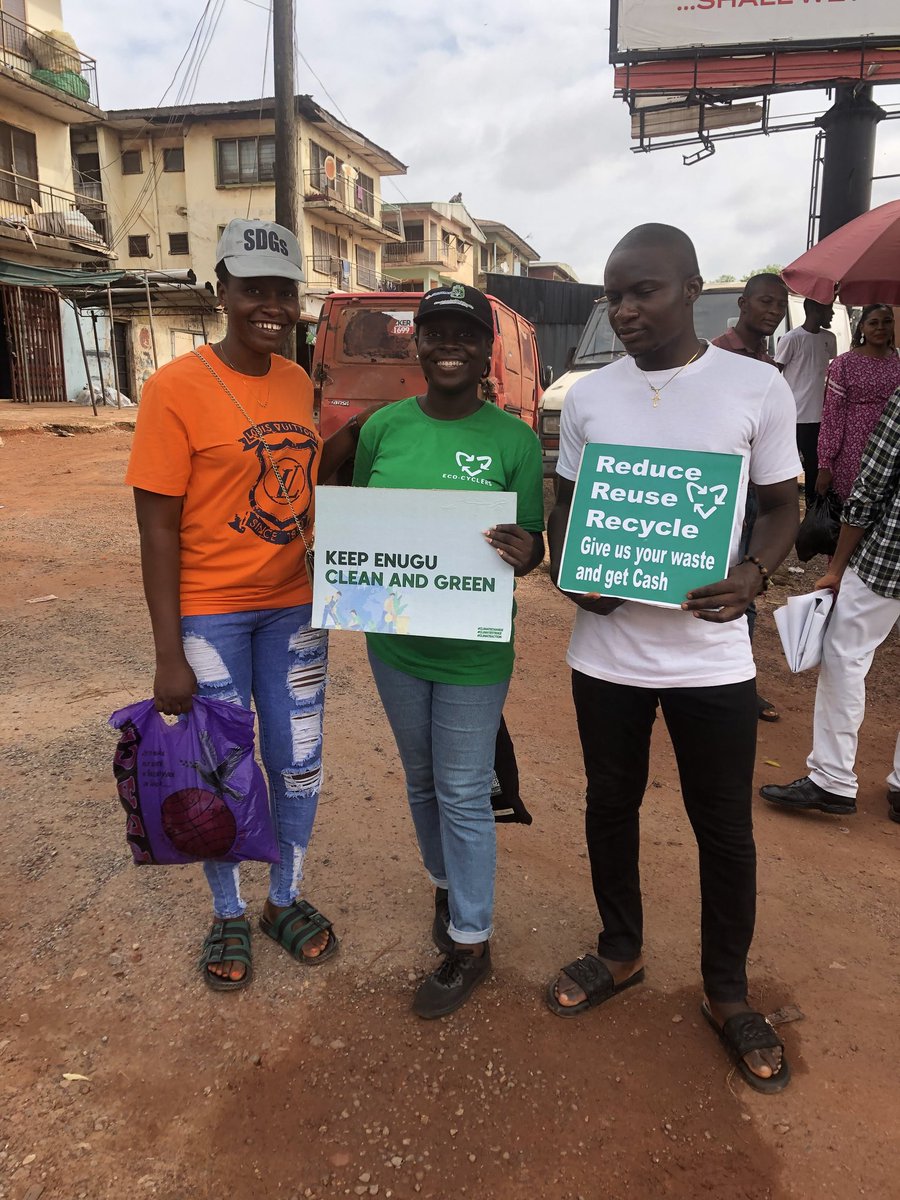 imaji_victoria's tweet photo. Ecocycler's environmental awareness campaign at Mayor Market in Enugu State marked the conclusion of our World Environment Week💃.
Every day must be devoted to protecting the environment, not just on yearly World Environment Days.
#BeatPlasticPollution
#KeepEnuguClean https://t.co/biecGm3r98