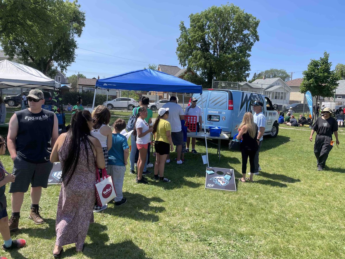 Having a blast at Happy Days on Henderson with the Murray Chevrolet and Murray Chrysler Dodge Jeep Ram Community Cruiser! If you’re around come stop by!