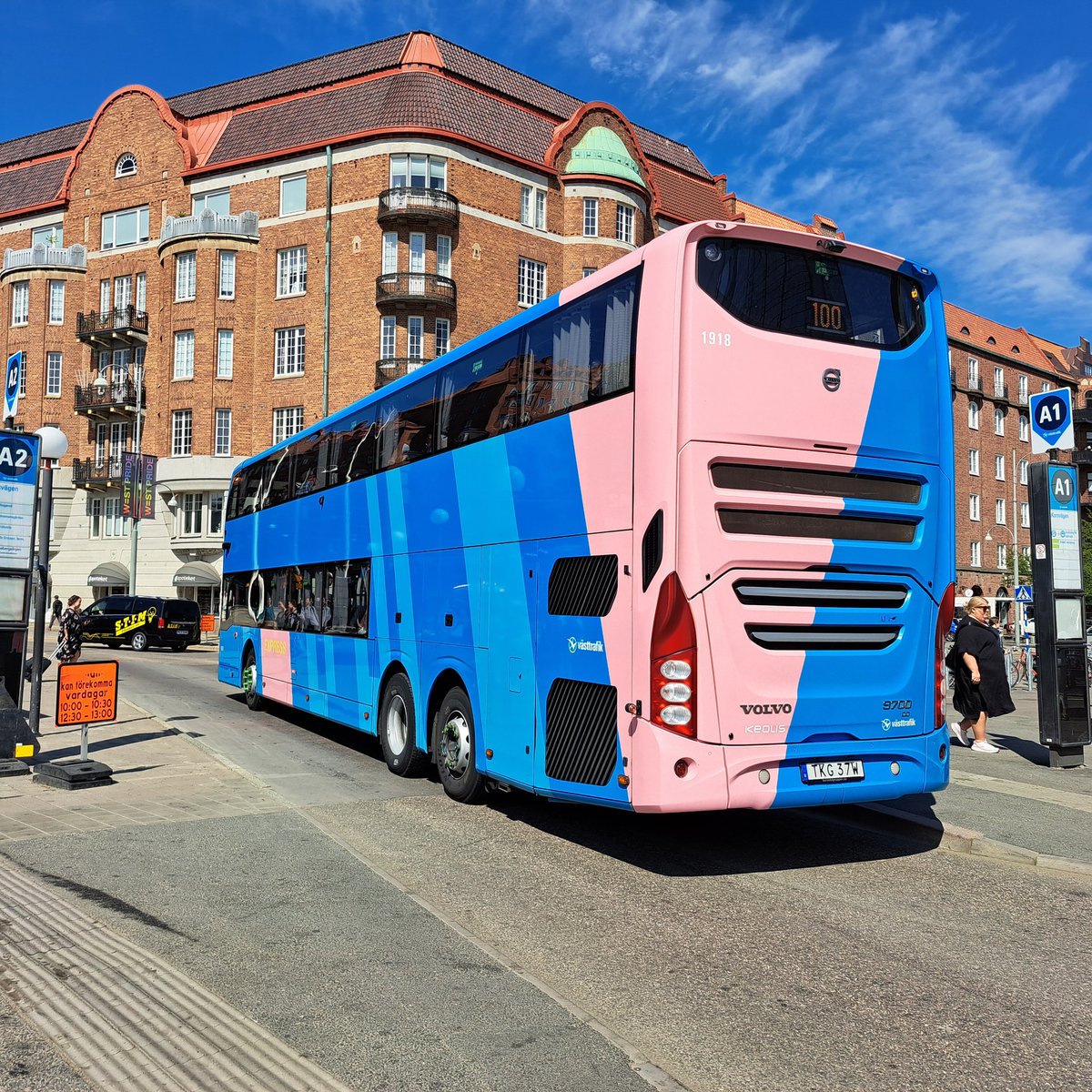 Tim Hall tweet media