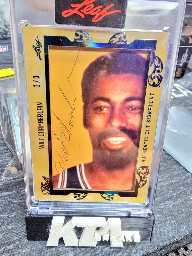 KTAuthentics's tweet photo. #WiltChamberlain Cut Signature /3 from @Leaf_Cards Pearl Multi-Sport #ktabreaks #LeafTradingCards #LeafPearl #sportscards #collect #groupbreaks #casebreaks #breaks
.
.
.
Join a group break at https://t.co/Giv7KpaKby https://t.co/wunqUIa4D7