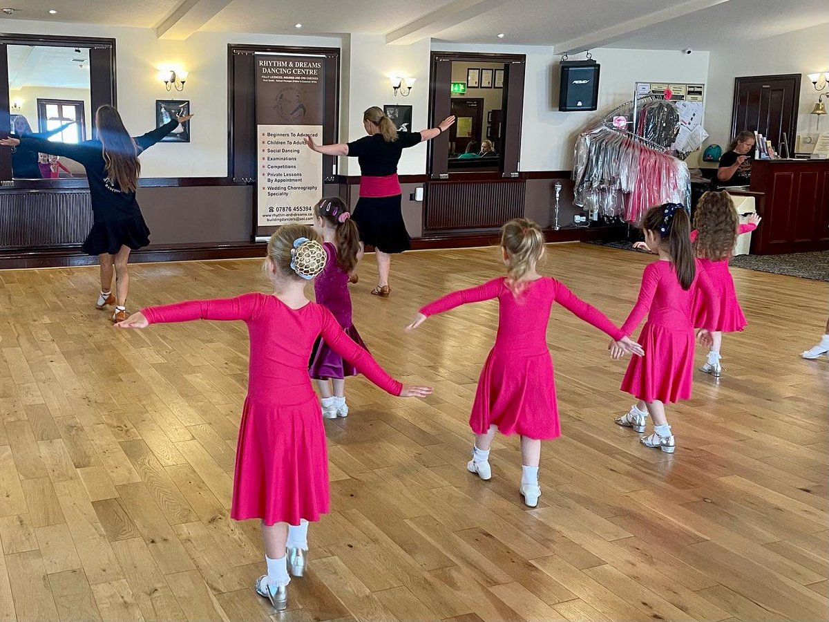 What a great Saturday.
Lots of classes; lots of different age groups, lots of smiling faces!
💃🏻🕺🏽
#SaturdayClasses #MedallistClasses #ChildrensClasses #DanceClasses #DanceLessons #DanceSchoolHull