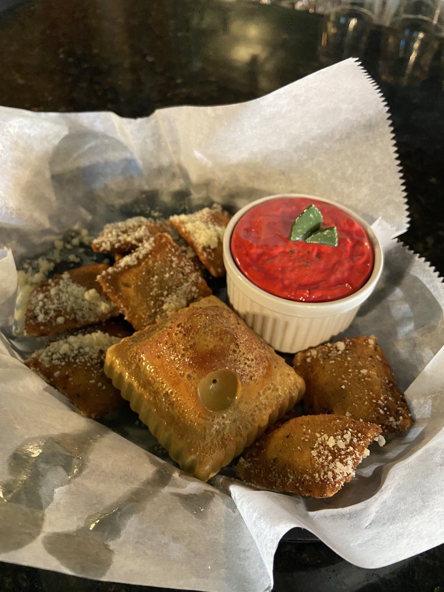 SmokeBreakClay's tweet photo. Toasted Raviolis are available! https://t.co/oMg6fd9fVm
#StLouis #toastedravioli https://t.co/iAF2X8Irig