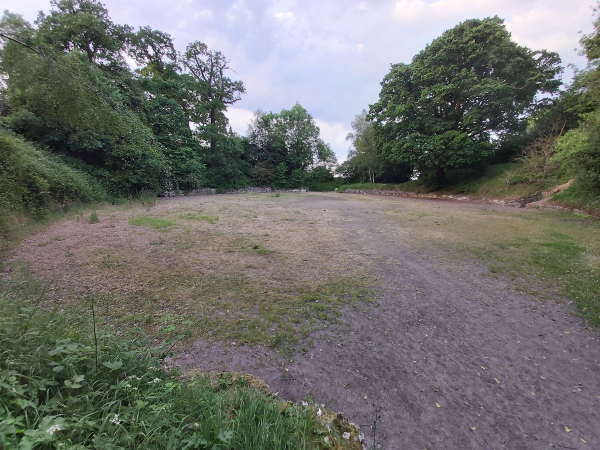 JamesBarrJT's tweet photo. Amphitheatre at #Calleva #Silchester tonight. Didn't feel the vibe of any Roman #ghosts though. They weren't coming out to play. Perhaps they will when it's dark. Only rabbits when I was there... ππ» https://t.co/8OwOlg3Jrz