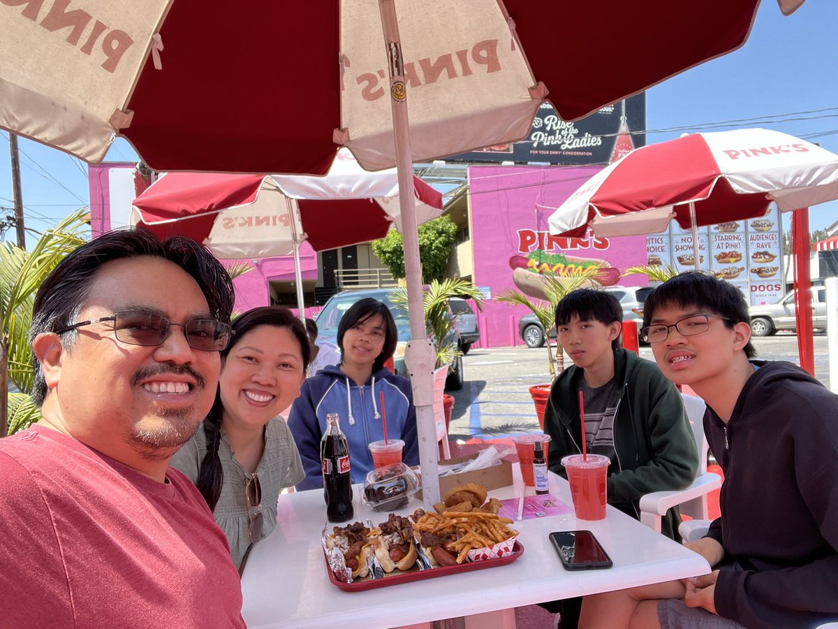 Bobby_Rubio's tweet photo. I’m in LA visiting and so we made it out to #PinksHotDogs in Hollywood. I had to get the #LAChargers dog. And I gotta say the FIRST HALF was so ridiculously awesome, I couldn’t believe it! Chargers fans know what I’m talking about! ⚡️
In all seriousness, ALL of the food was 😋❤️ https://t.co/ECp4i1Hn8G