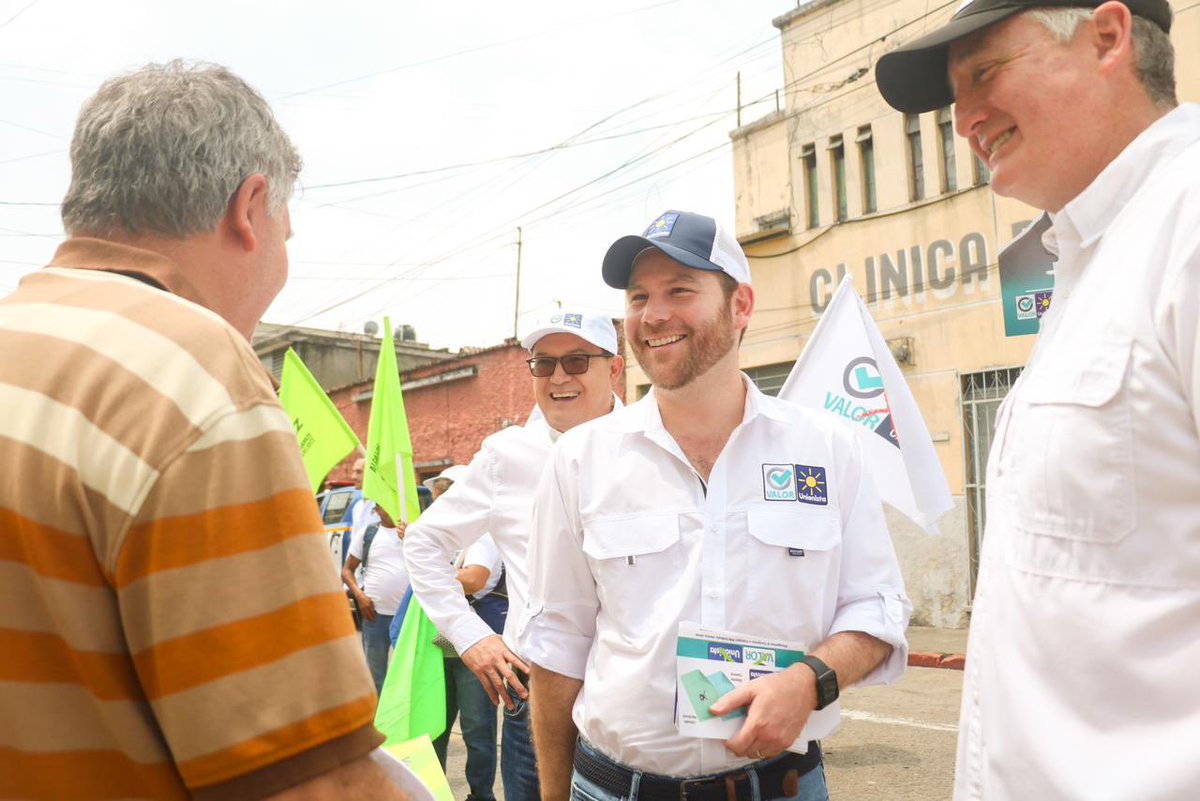 Muchas gracias por cada apretón de manos, ese es un compromiso para llevar al congreso #MásTrabajoMenosShow
✅☀️