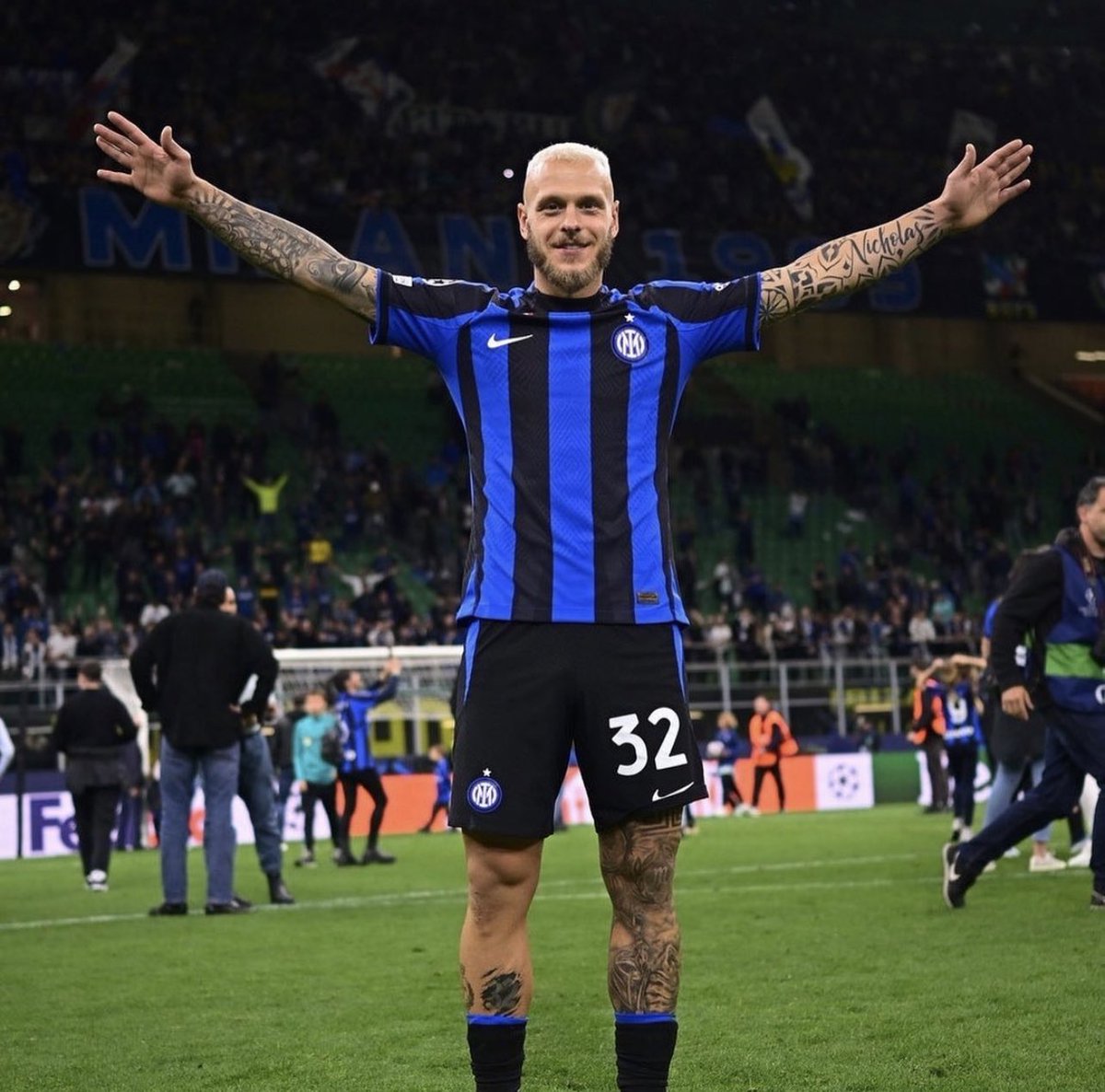Boca12xeneize10's tweet photo. Que final se está jugando este señor 
#UCLfinal https://t.co/AkfqQyV5Gq